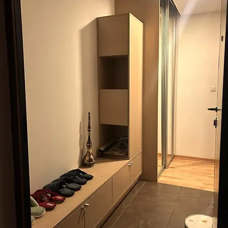 Warm Getaway 1br W Balcony Free Garage Prkng *