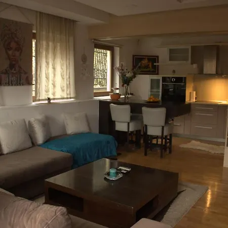 Apartman Warm Getaway 1br W Balcony Free Garage Prkng