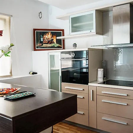 Warm Getaway 1br W Balcony Free Garage Prkng * Szarajevó
