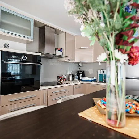 Apartman Warm Getaway 1br W Balcony Free Garage Prkng *