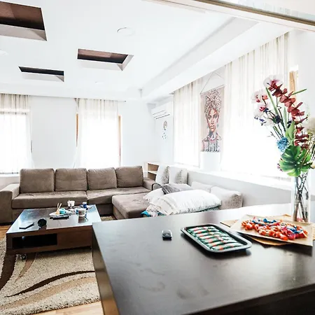 Apartman Warm Getaway 1br W Balcony Free Garage Prkng