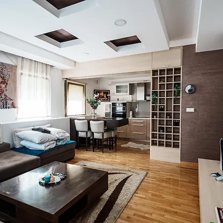 Apartman Warm Getaway 1br W Balcony Free Garage Prkng