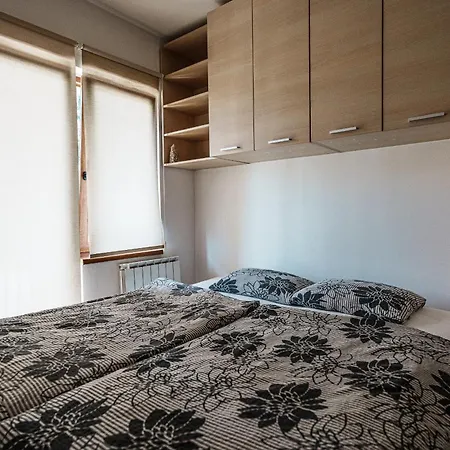 Apartman Warm Getaway 1br W Balcony Free Garage Prkng *