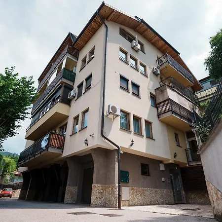 Apartman Warm Getaway 1br W Balcony Free Garage Prkng