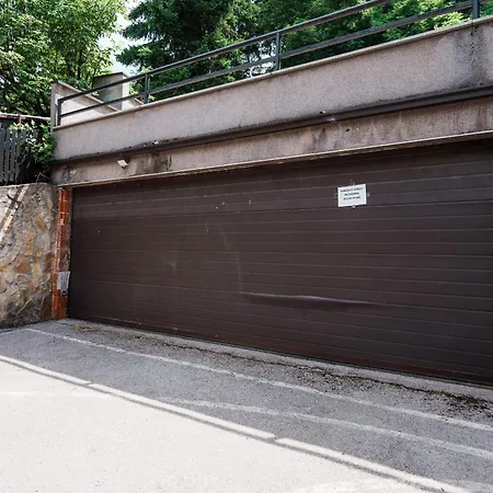 Warm Getaway 1br W Balcony Free Garage Prkng *